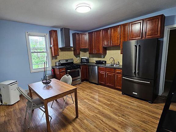 2nd image of 192-194 Littleton Ave #2