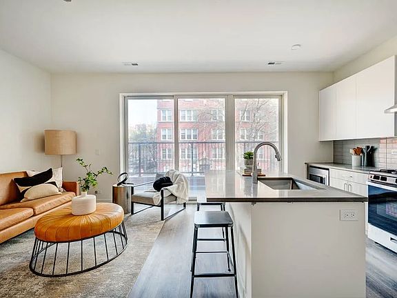 3rd image of 4443 N Hazel St #205