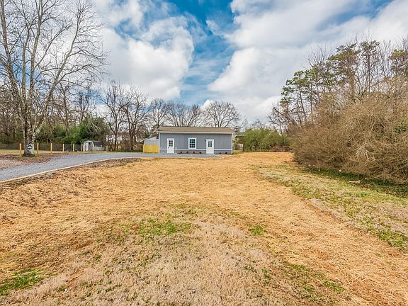 4th image of 715 Black Oak Dr