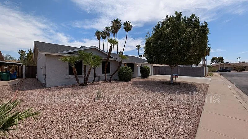 3 bed, 2.0 bath, 1506 sqft, $2,300 — Photo 4