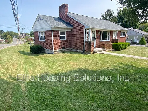 890 N 10th St Photo 1