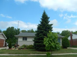 22234 Silver Creek Ln, Rockwood, MI 48173