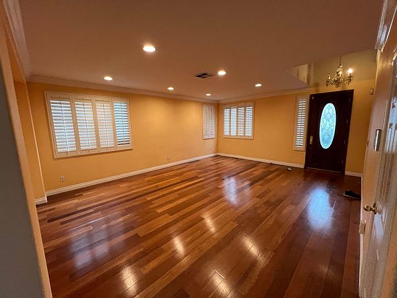 3rd image of 148 E Hazeltine St