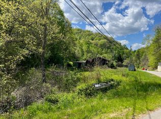 1157 Walker Branch Rd, Hazard, KY 41701