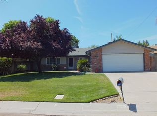 3923 W Howard Ave, Visalia, CA 93277