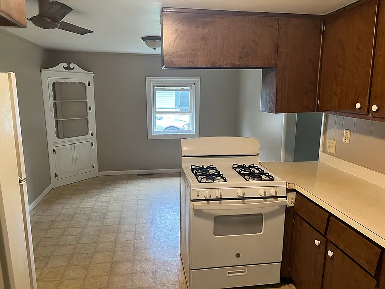 54184 Independence St — Photo 10