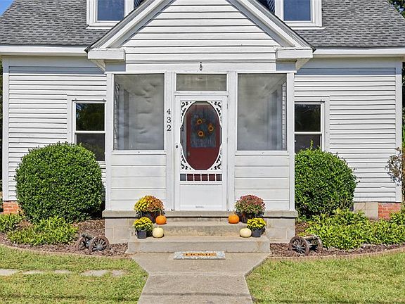 2nd image of 432 W Main St