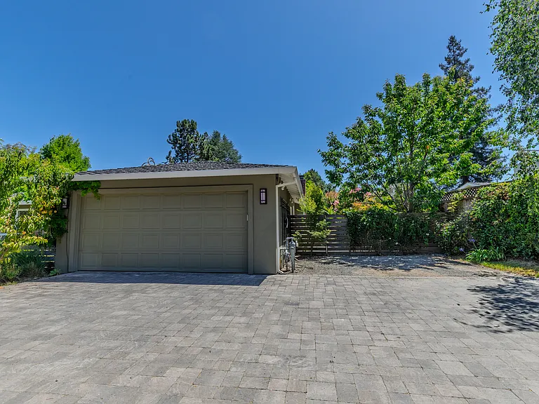 125 Lockhart Ln — Photo 32