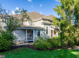 306 Country Place Dr, Lancaster, PA 17601