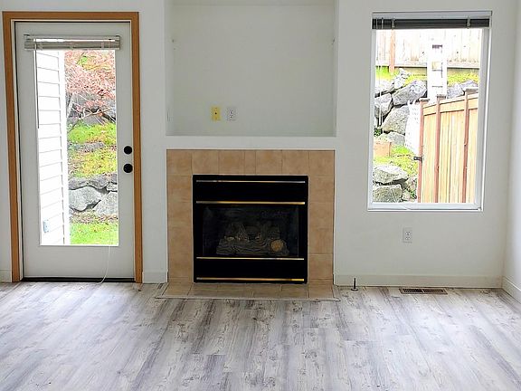 5th image of 1579 Seasons Ln NW