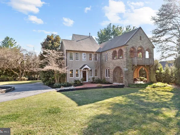 603 Foxfields Rd, Bryn Mawr, PA 19010