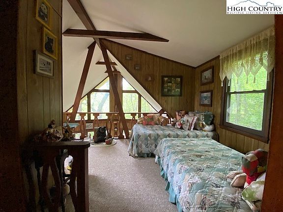 3rd image of 526 Laurel Trail