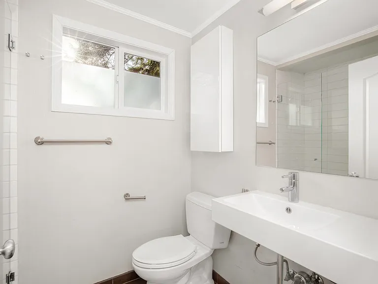 8635 NE 137th St — Photo 16