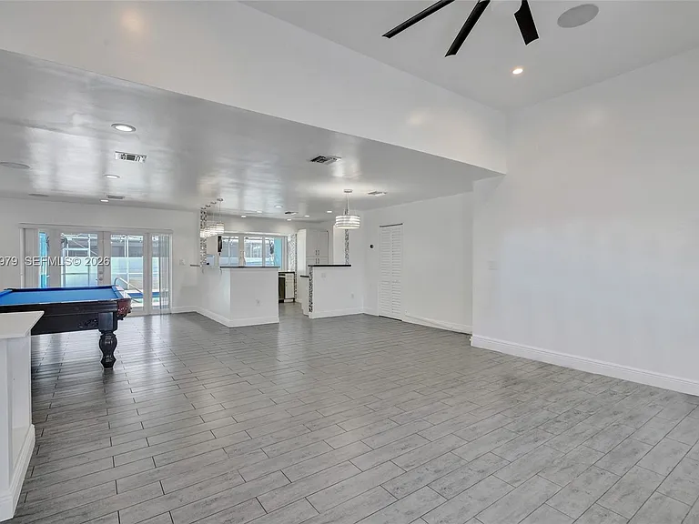 9240 SW 54th St — Photo 9