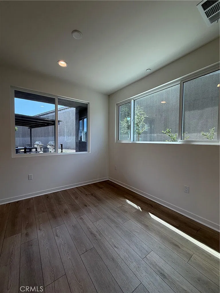 4 bed, 1642 sqft, $4,500 — Photo 3