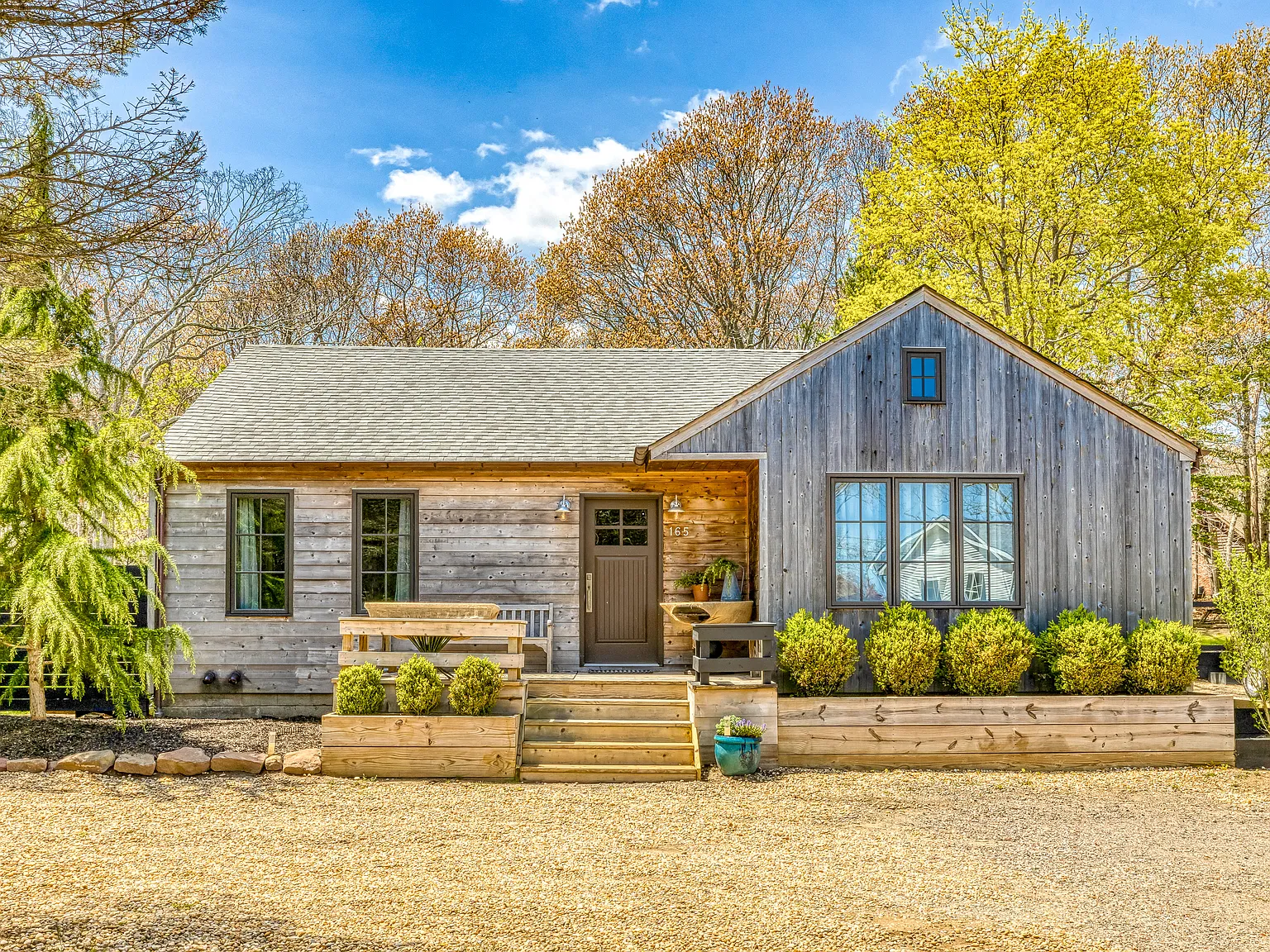 Designer Farm House on Flag Lot — Photo 1