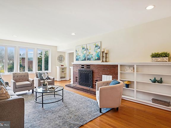 4th image of 8103 Hampden Ln