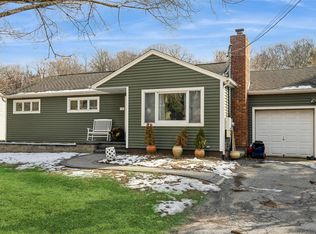 14 Gaines Pl, Huntington, NY 11743