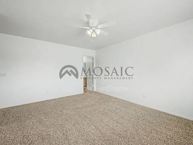 1004 E Cowboy Cove Trl — Photo 14
