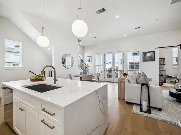 2214 Dennis St, Houston, TX 77004