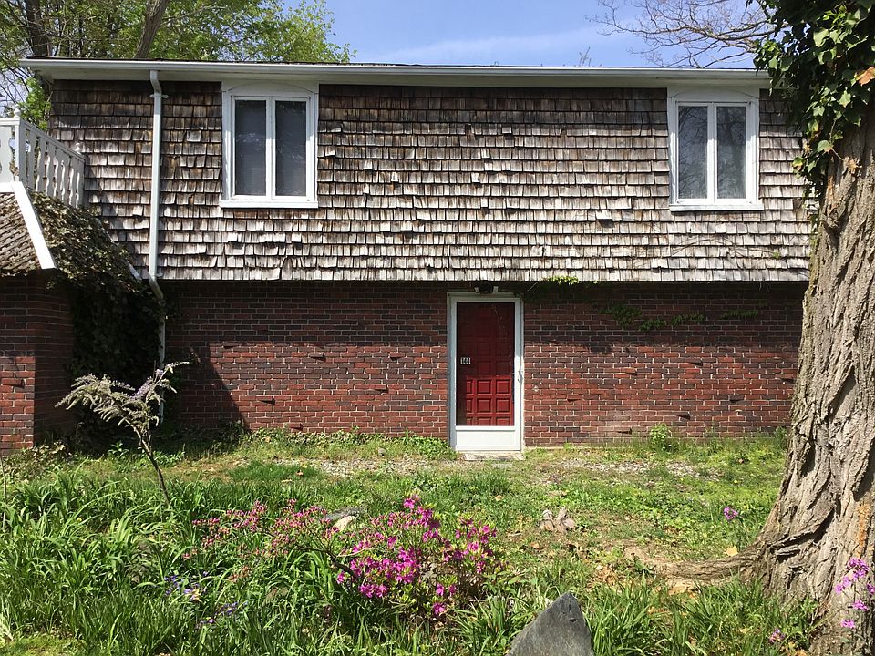 1st image of 144 Hillcrest Ave #2R