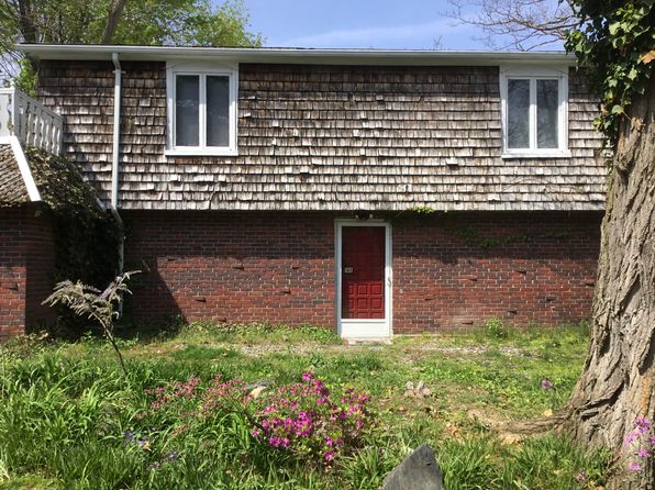 144 Hillcrest Ave #2R
