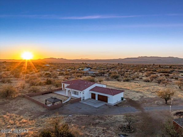 135 W Hawk Way, Amado, AZ 85645
