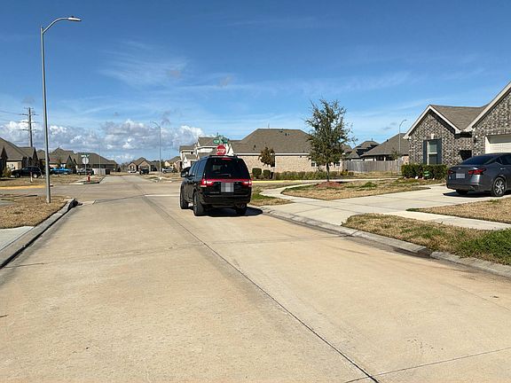 5th image of 1003 Valley Crest Ln