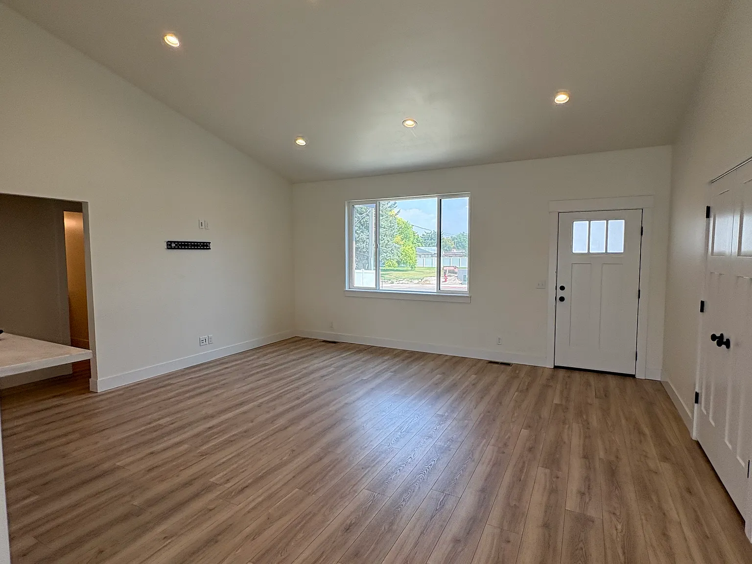 3 bed, $2,290 — Photo 3