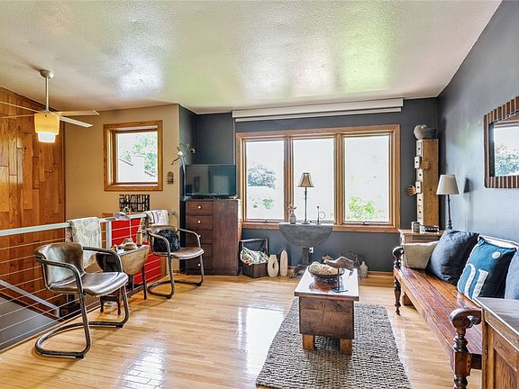 3rd image of 1010 Woodland Park Dr