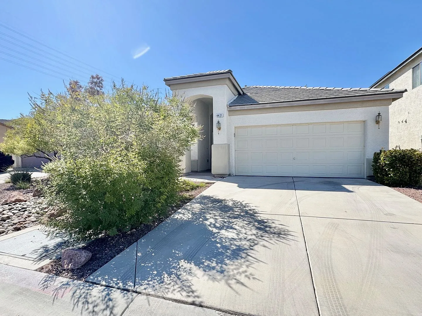 Stunning Single-Family Home 3/ Bedroom / 2 Full Baths, With 2 Car Garage! — Photo 2
