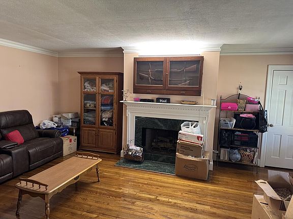 3rd image of 208 Daniel St