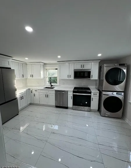 536 Broughton Ave — Photo 2