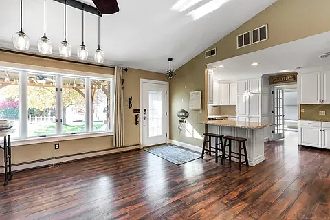 2 bed, 1095 sqft, $3,200 — Photo 3