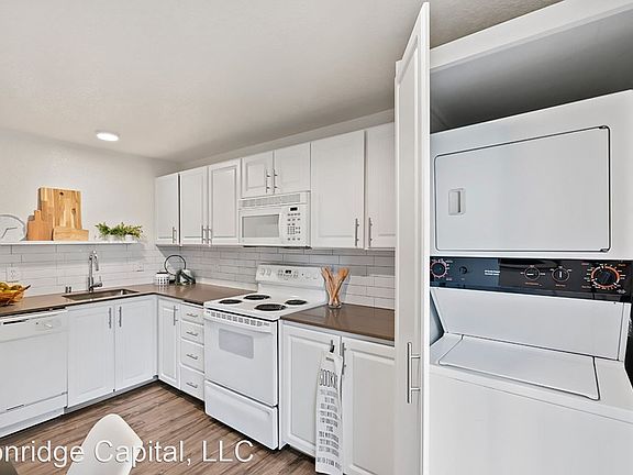 2nd image of 12111 NE 6th St #D1