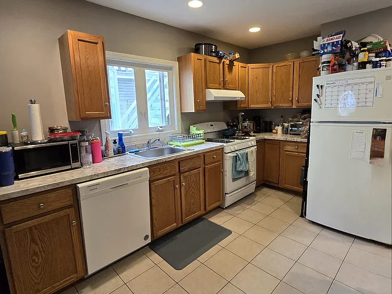 35 Meacham St — Photo 3