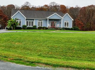 380 Mallard Cove Rd, Moneta, VA 24121