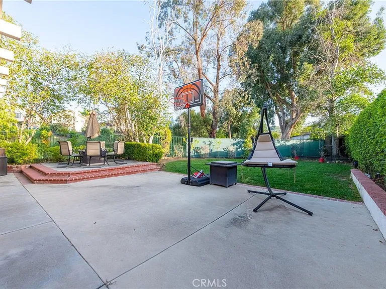 10 Valley Crest Rd — Photo 42