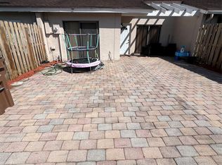 5024 E Lakes Dr, Pompano Beach, FL 33064
