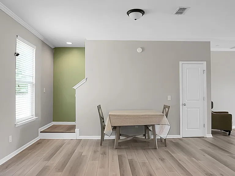 243 Oglethorpe Cir — Photo 1
