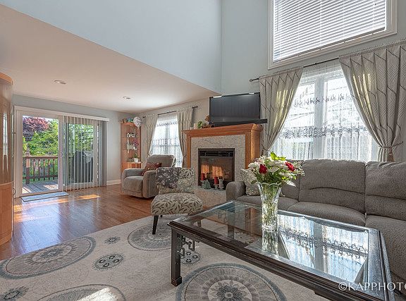 3rd image of 2027 Halsey Dr