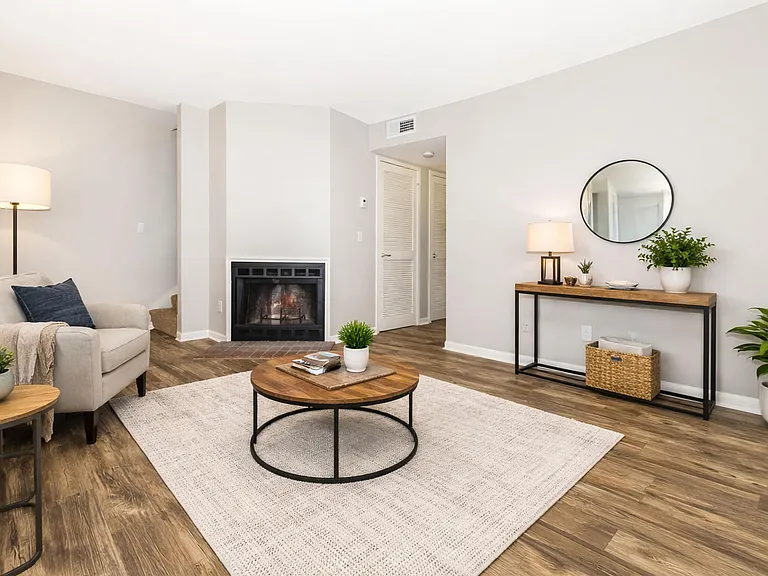 Hillhurst Apartments — Photo 6