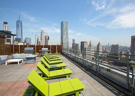 5th image of 200 Water St APT 2913