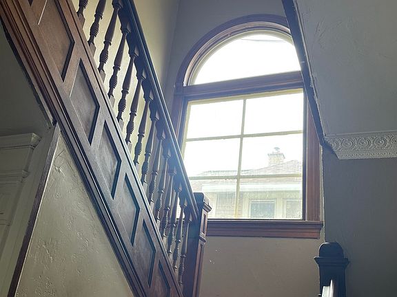 5th image of 535 Algoma Blvd