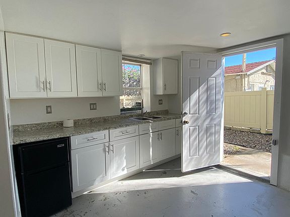 3rd image of 2643 Columbia St #B