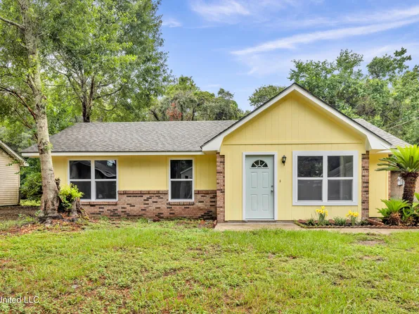 1528 S 10th St, Ocean Springs, MS 39564