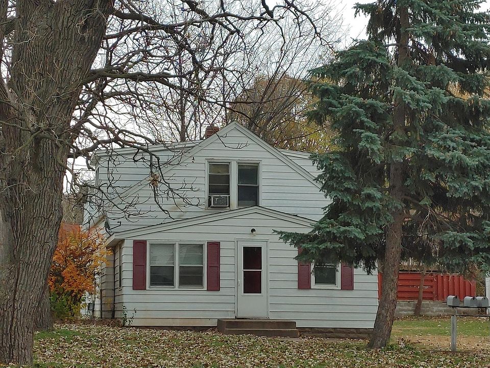 Tri plex. Unit available is in the rear and up stairs. Large lot, quiet neighborhood.