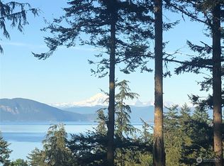 1407 Obstruction Pass Rd, Olga, WA 98279