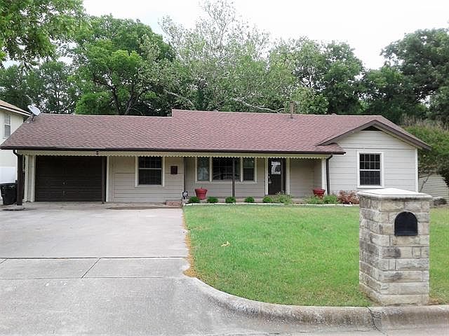 1st image of 1804 Brook Hollow Dr