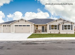 1015 Suncrest Trl, Richland, WA